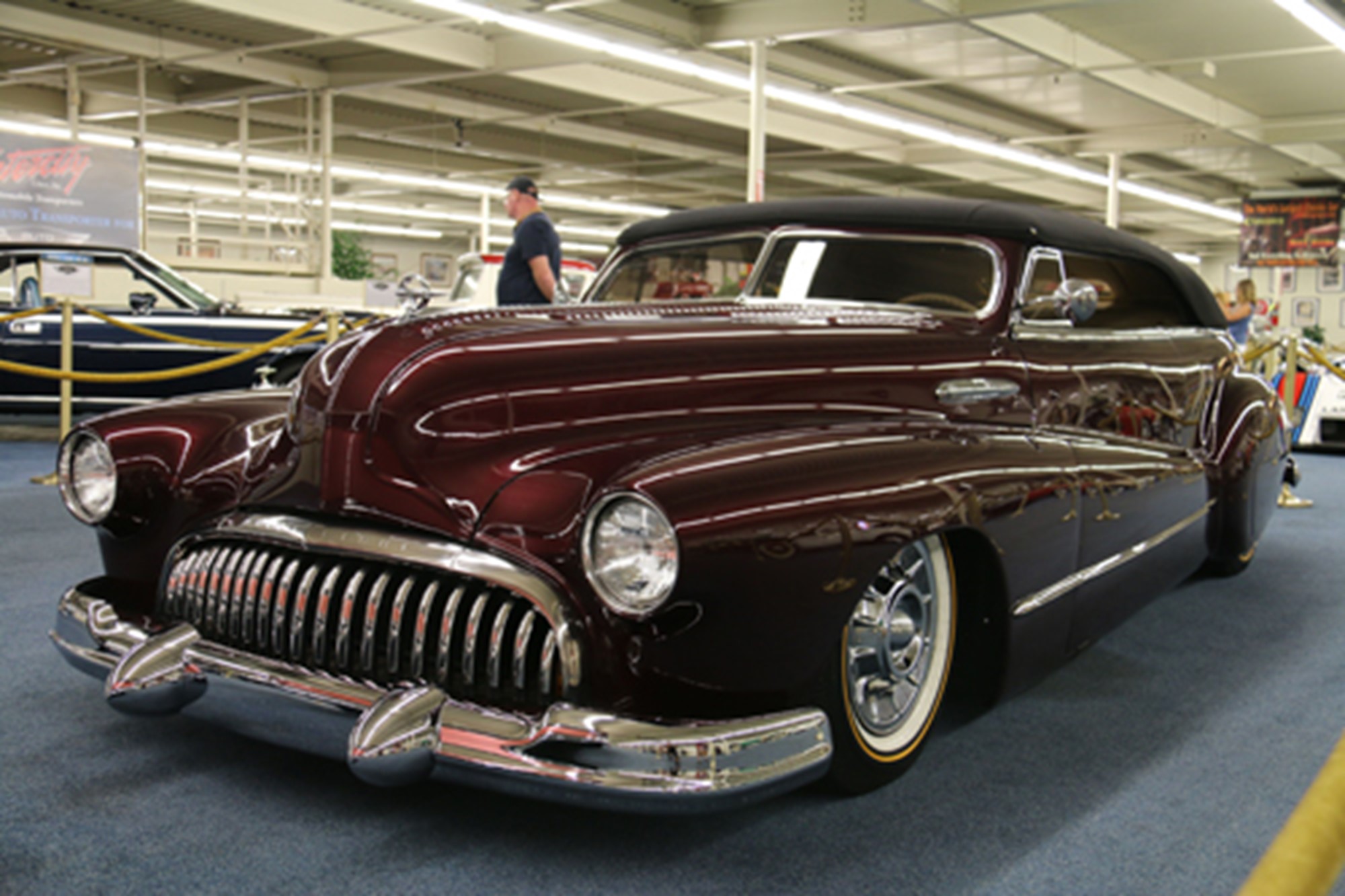 Även custombilar fanns i hallen. Här en riktigt hal Buick från 1947 med moderna motor o låda.