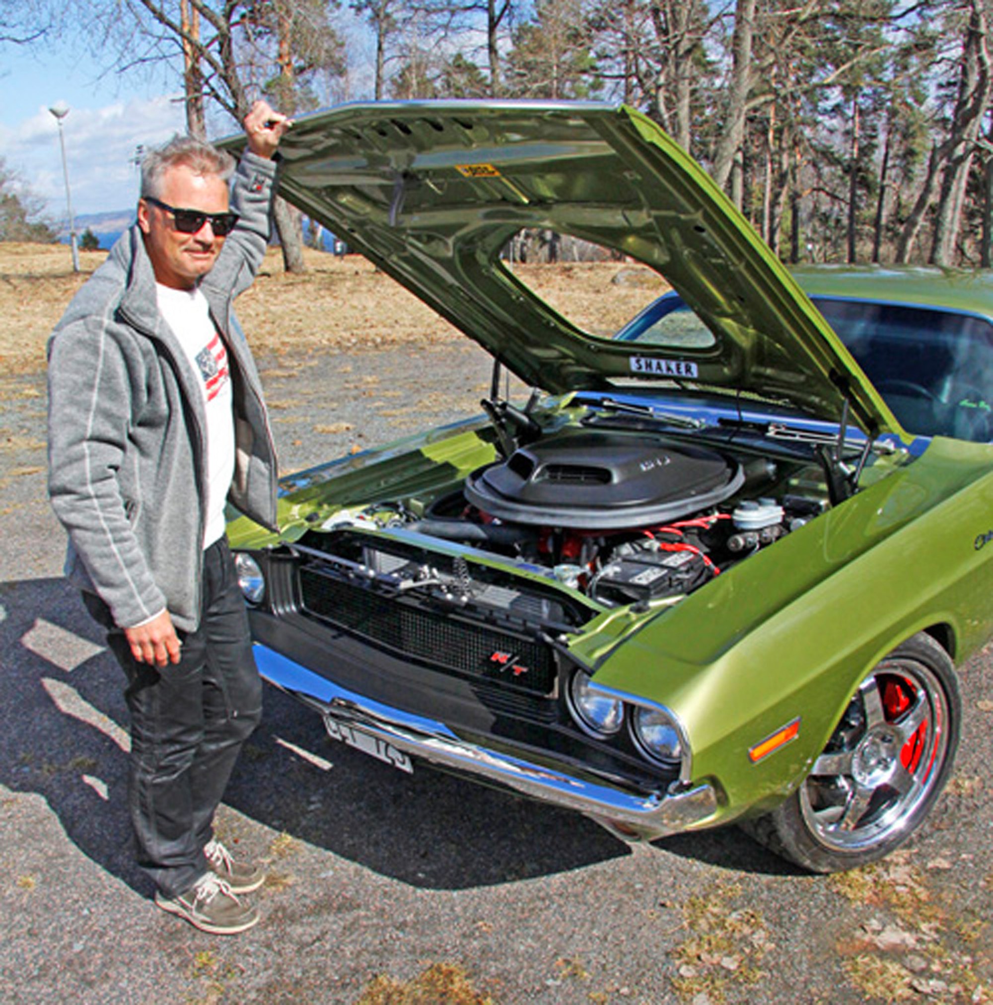 Thomas Bengtsson från Jönköping har alltid önskat sig en Dodge Challenger -70. En Hemi-motor stod också högt upp på önskelistan varför det fick bli ett specialbygge med moderna muskler i gammalt skal. Bilen som är byggd i USA fick genomgå en SFRO-besiktning innan den var grön för svenska vägar.