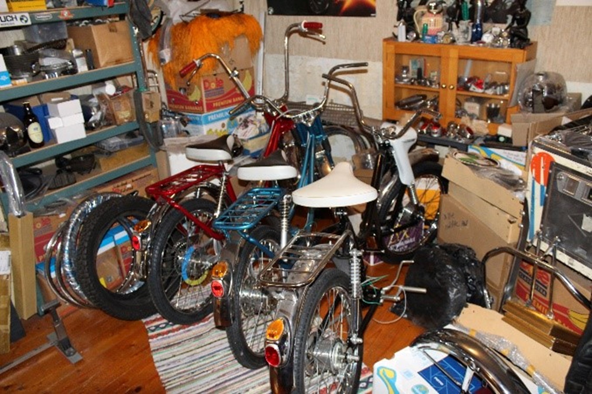 I husets källare renoveras det mopeder