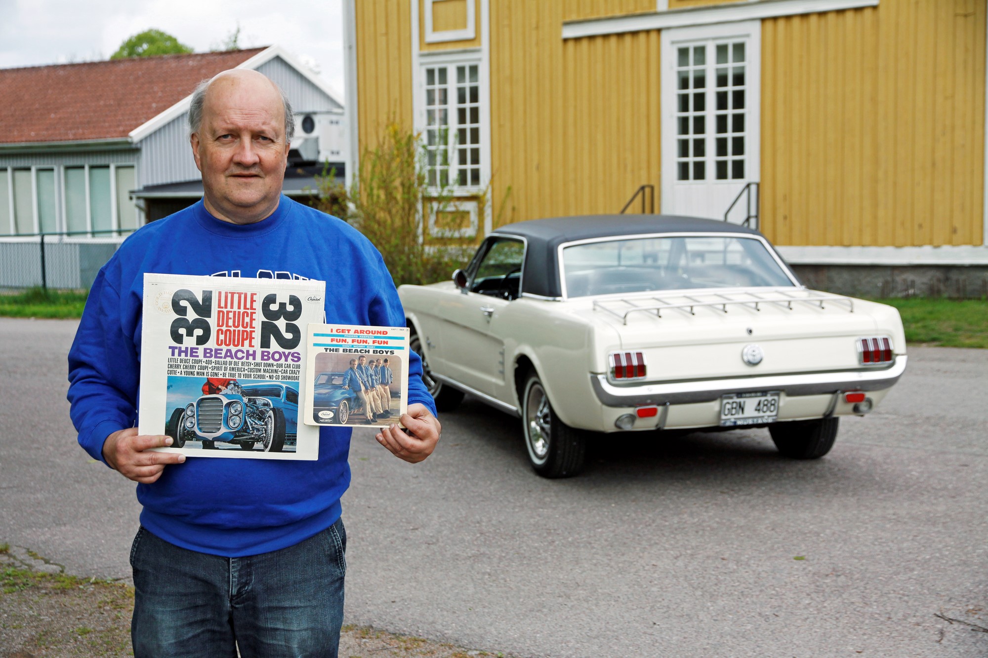 Lennart Nilsson från Gullabo är en hängiven Beach Boys-entusiast som fördjupat sig i gruppens svenska ursprung. Mustangen, som han har ägt i snart 40 år, är från samma årtionde som surfmusiken.