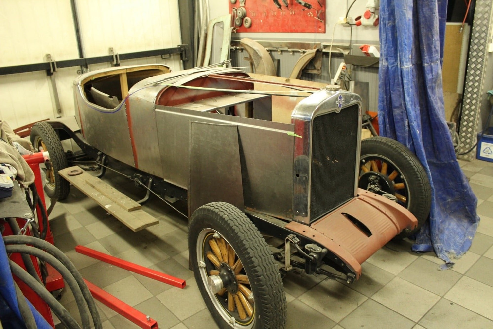 Här är nästa projekt som är på G. En Chevrolet Speedster