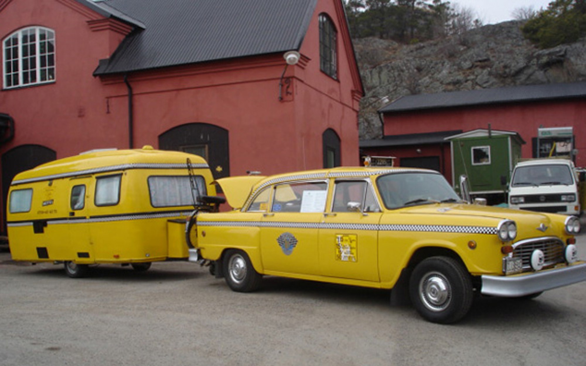 Jag har också skaffat mig en husvagn som matchar bilen det är en MKP Grand V valet av denna kom till då jag såg att design och formspråket matchade min Checker perfekt men drömmen är förstås….NEEEEJ inte en Airstream utan en MKP Grand Royal