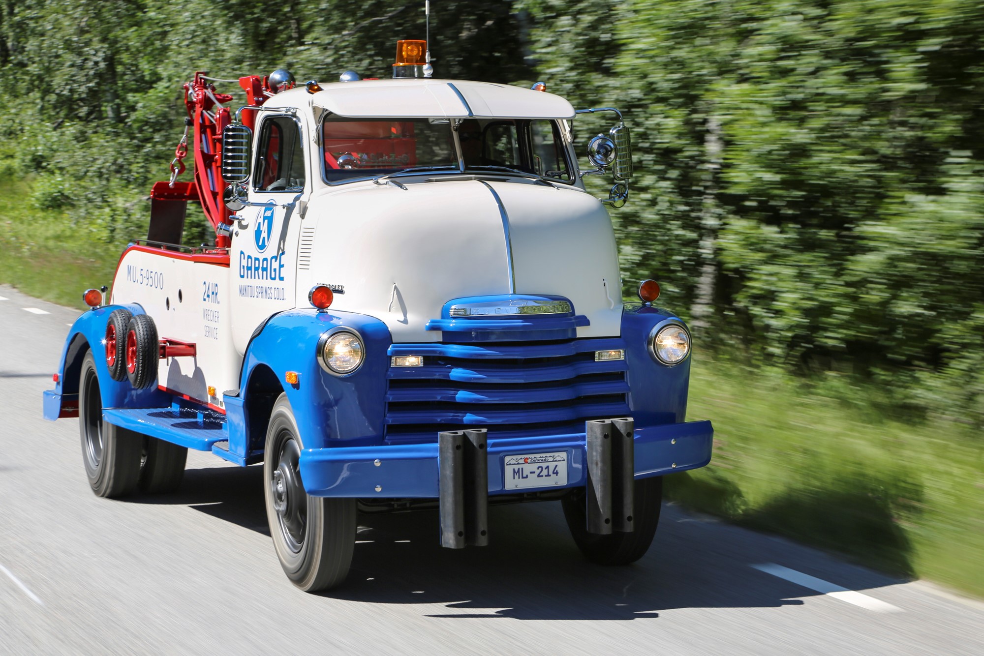 COE:n har en extra grillribba jämfört med den mindre pickupen. De små hjulen på sidan en en löstagbar dolly som användes vid speciella transporter.
