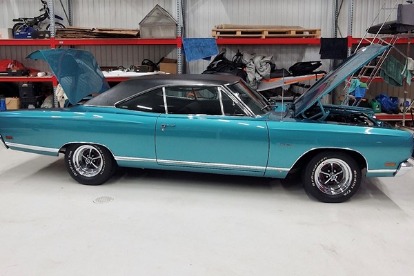 Plymouth Satellite