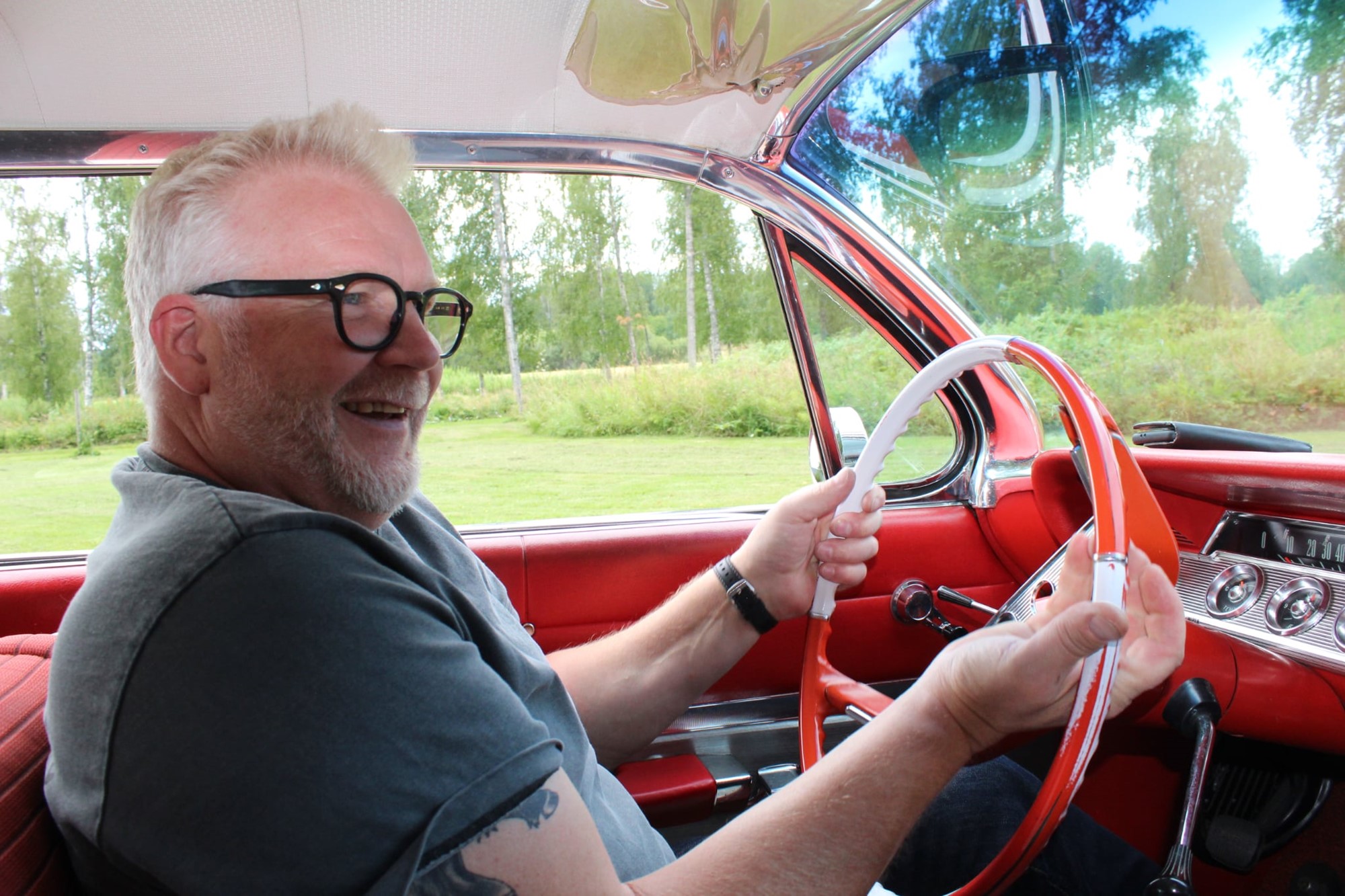 Så här glad blir man av att ratta runt i en så här välbevarad pensionär