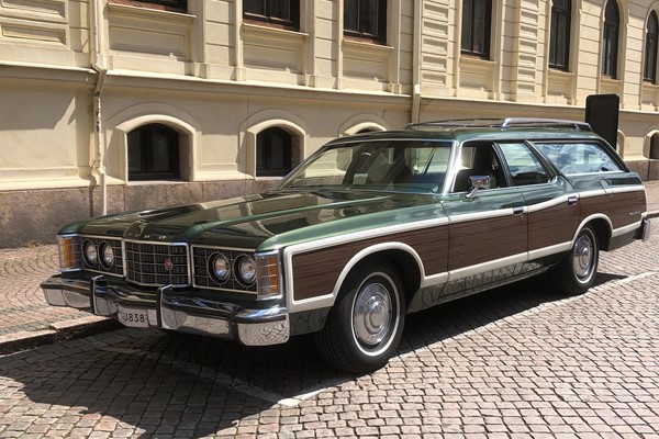 Ford Country Squire Brougham