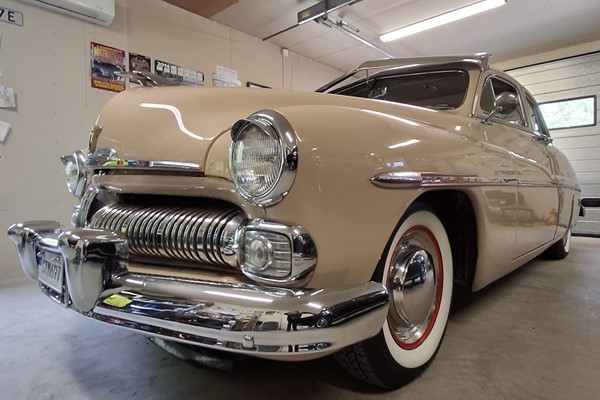 Mercury Eight Sport Sedan