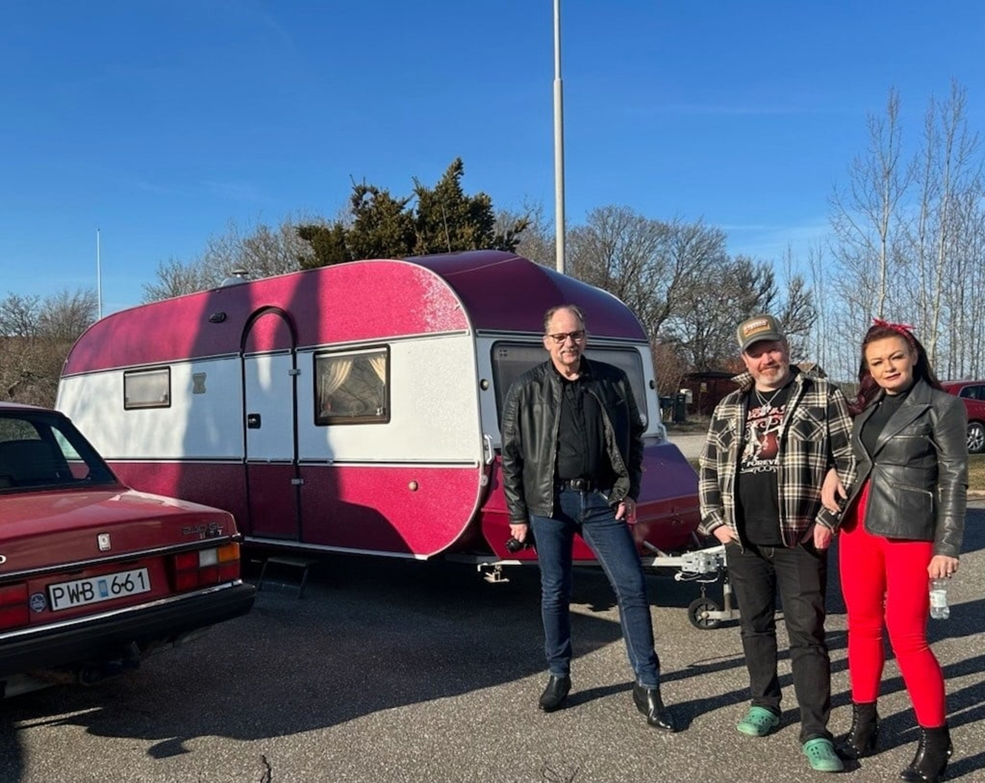 Även redaktörn fick vara med på en bild med SMV husvagnen i bakgrunden