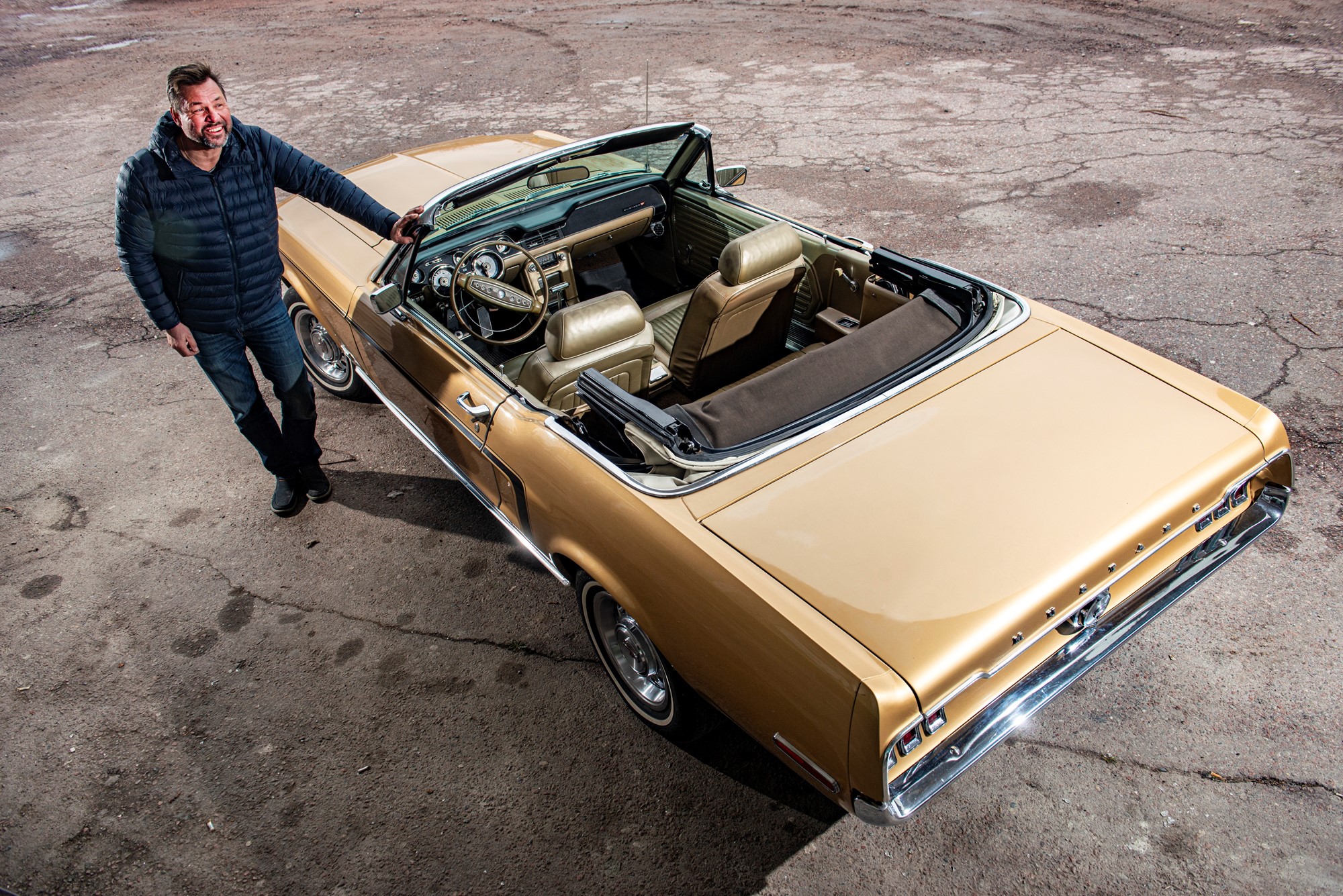 Så här glad är man som ägare till en mycket ovanlig Mustang. Stefan Hedström har dock funderingar på att sälja sin öppna GT från 1968.