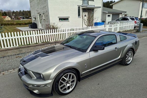 FORD MUSTANG