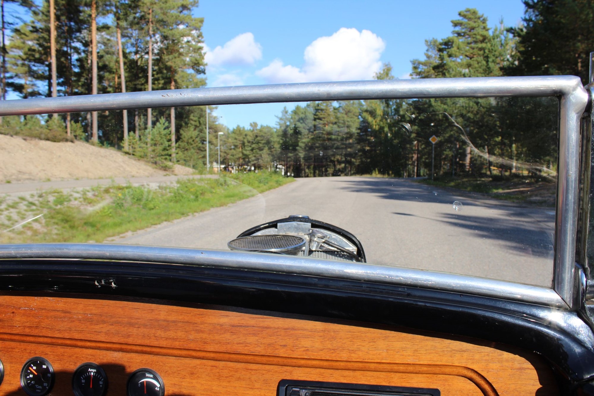 Det är inte helt fel att åka 32a Roadster en solig sensommardag.