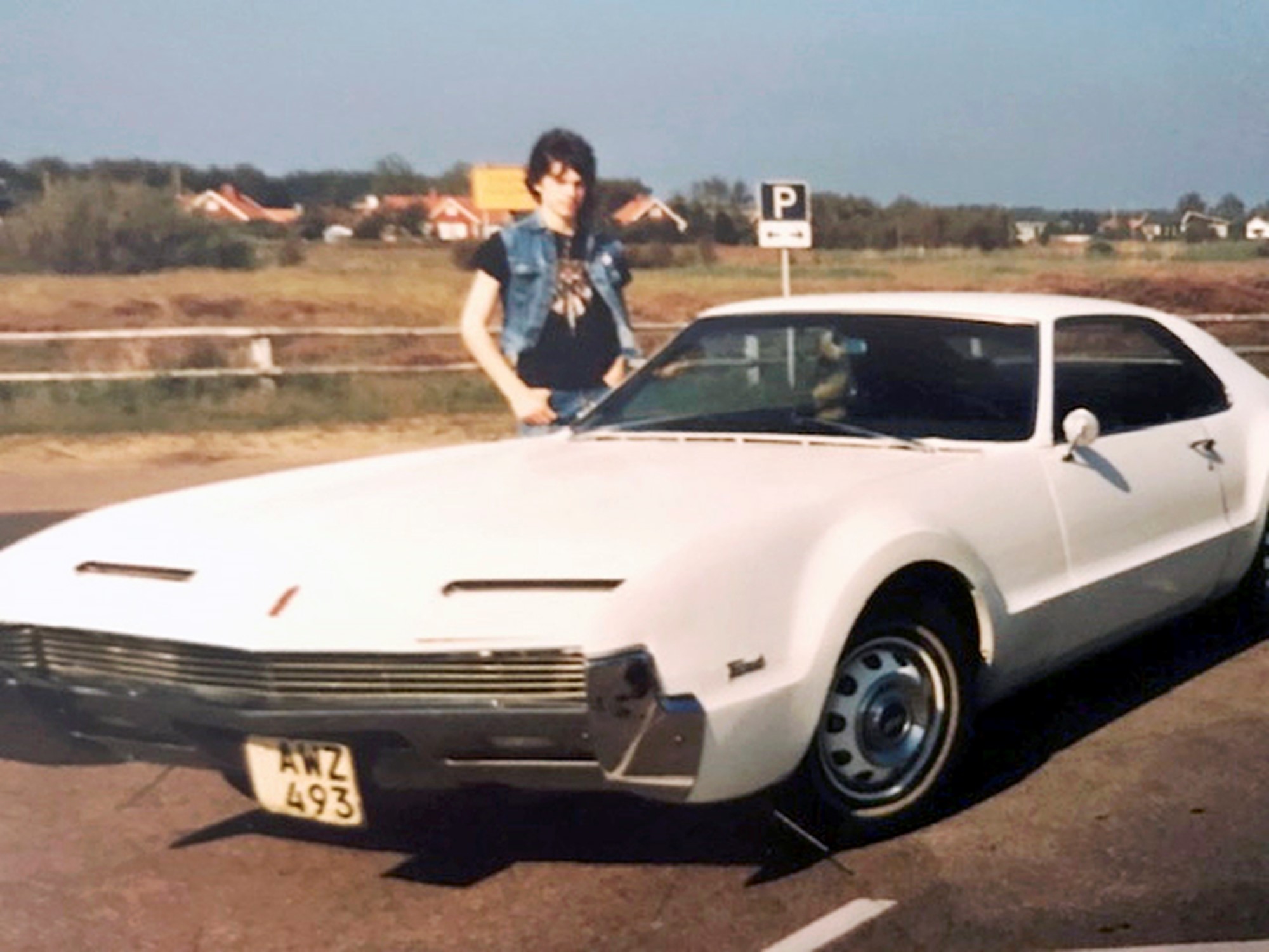 Johan vid sin nyinköpta Oldsmobile Toronado -66.