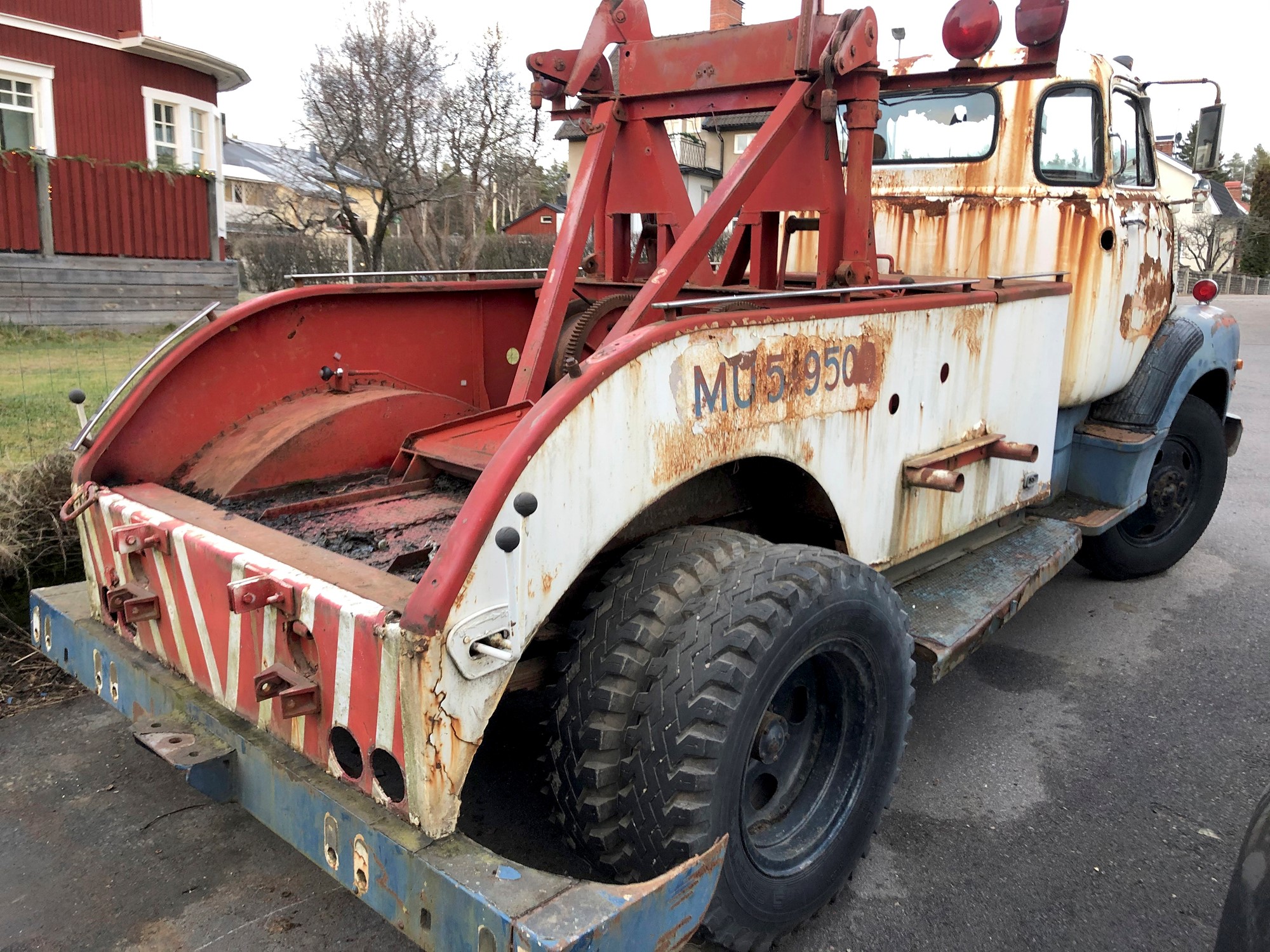 Det var när Manfred upptäckte texterna på karossen som han började forska i bilens historia.