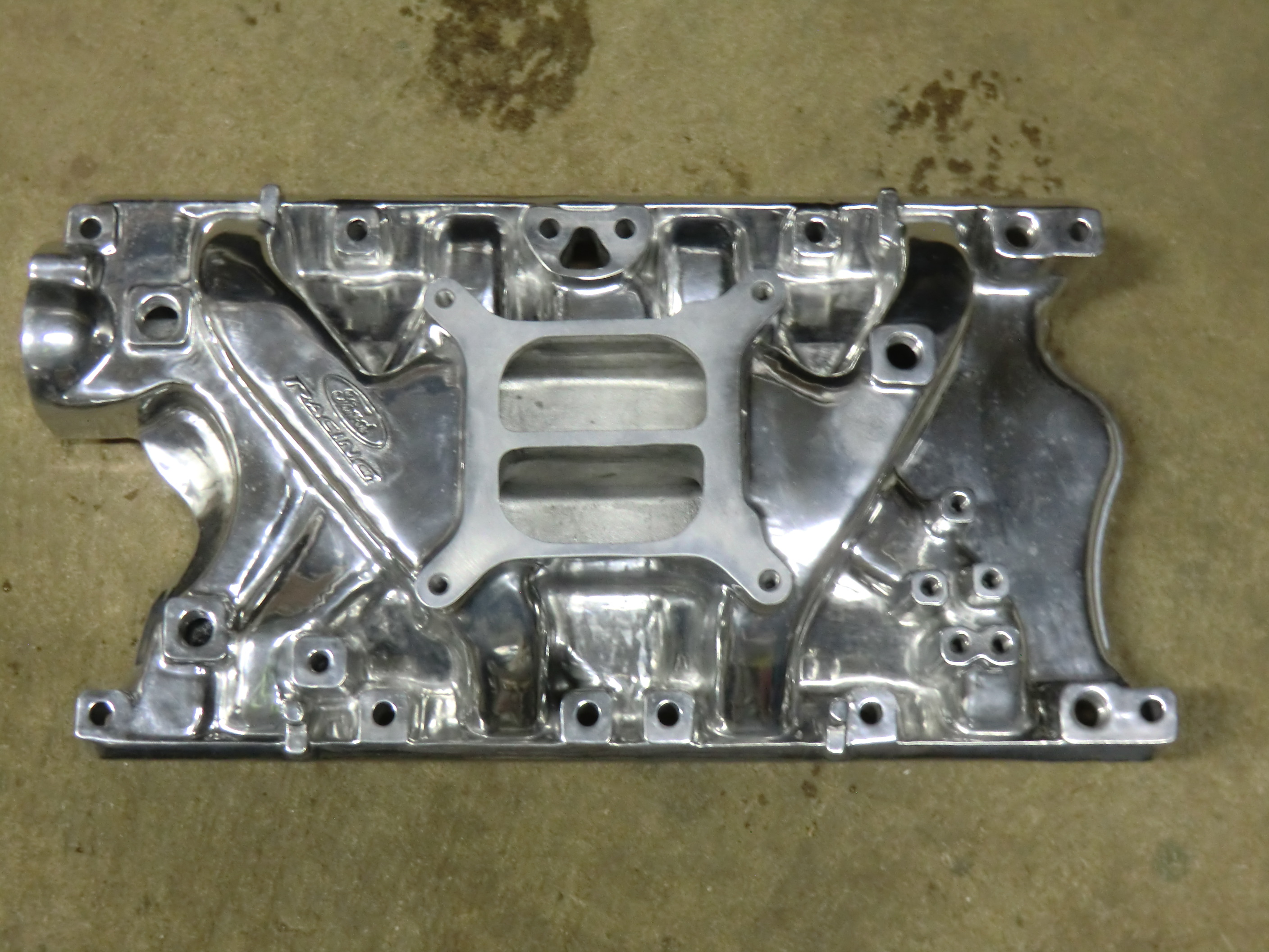 Ford aluminiuminsug