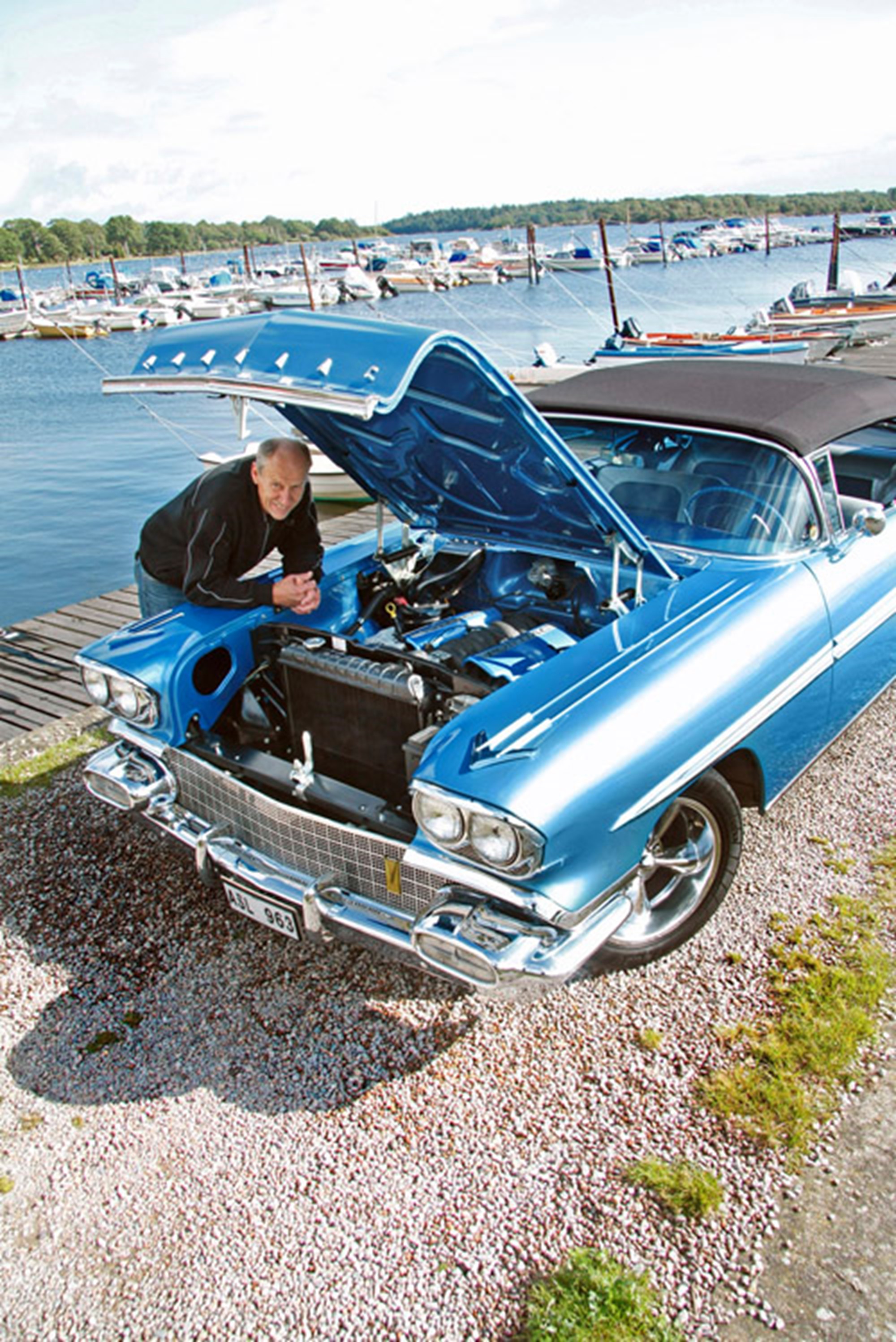 Lasse Svensson från Listerby i Blekinge ville ha modern drivlina i sin Pontiac -58. Valet föll på en Cheva LS1 med L460E-automat hämtad från en tio år gammal Camaro.