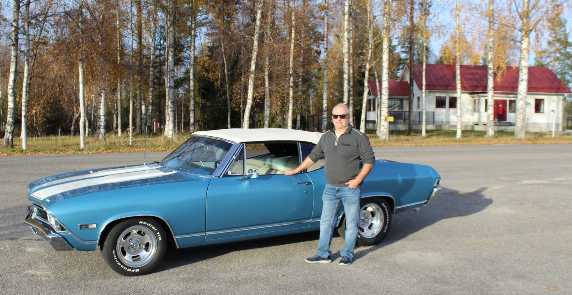 Man kan förstå att Kjell är stolt över sin bil och att en gammal dröm gått i uppfyllelse