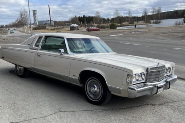 Chrysler New Yorker Brougham