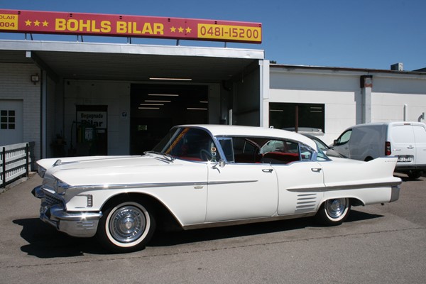 Cadillac Sedan DeVille
