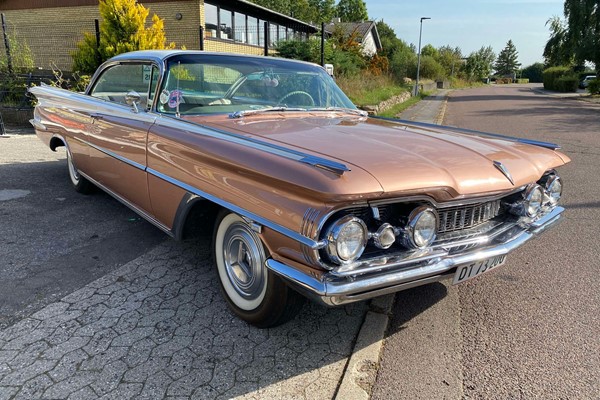Oldsmobile Scenic Holiday Coupe 98