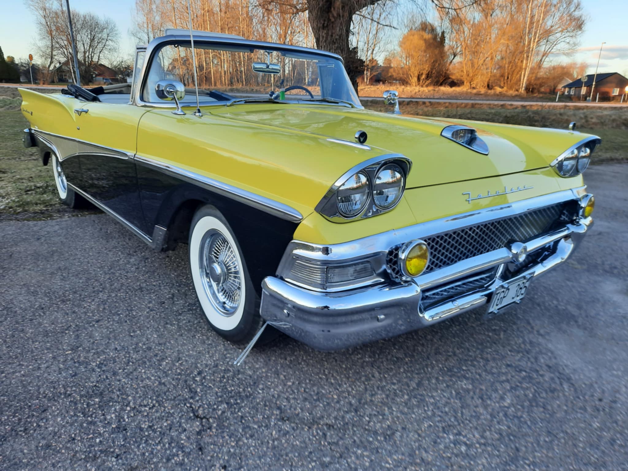 Ford Fairlane 500 Sunliner