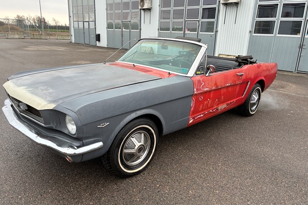 Ford Mustang Cab