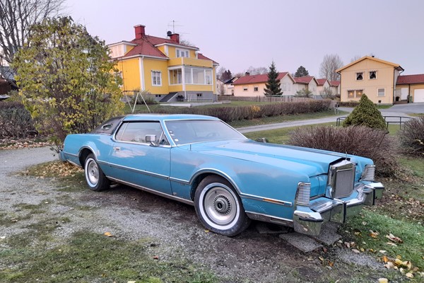Lincoln Continental Mark IV