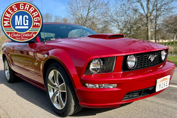 FORD MUSTANG GT CONVERTIBLE ★ SUPERFIN LÅGMILARE!