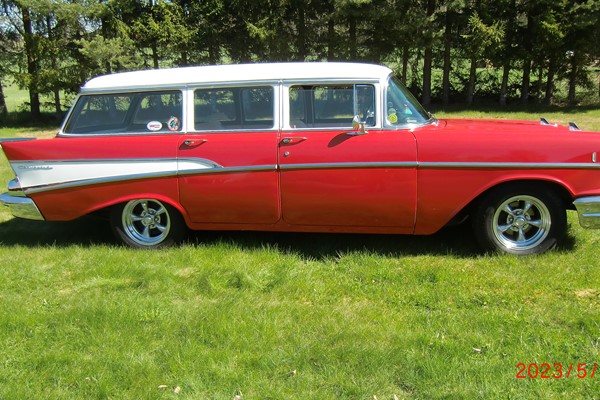 Chevrolet 210 Townsman 4-door wagon