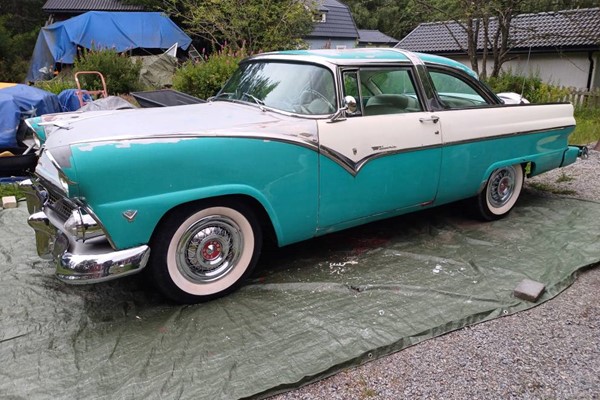 Ford Crown Victoria