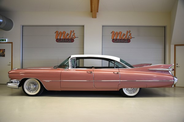Cadillac Ser 62 Six Window Sedan