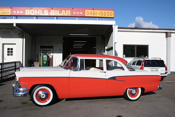 Ford Customline Tudor Sedan