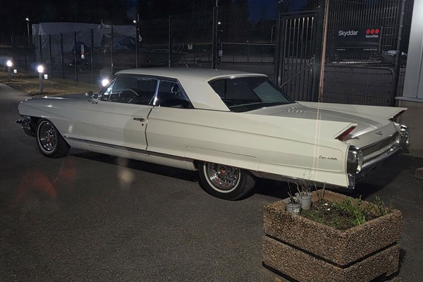 Cadillac Coupe Deville