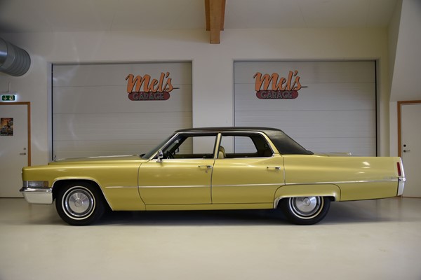 Cadillac Sedan Deville