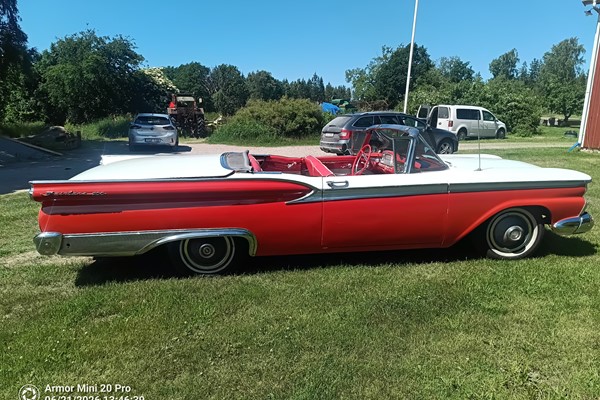 Ford Fairlaine skyliner