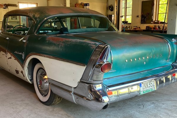 Buick Roadmaster 4dr Hardtop