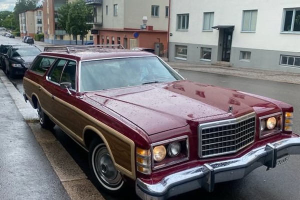 Ford Ltd Country Squire