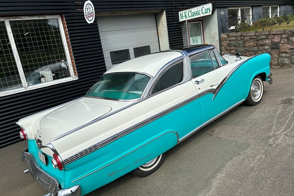 Ford Crown Victoria