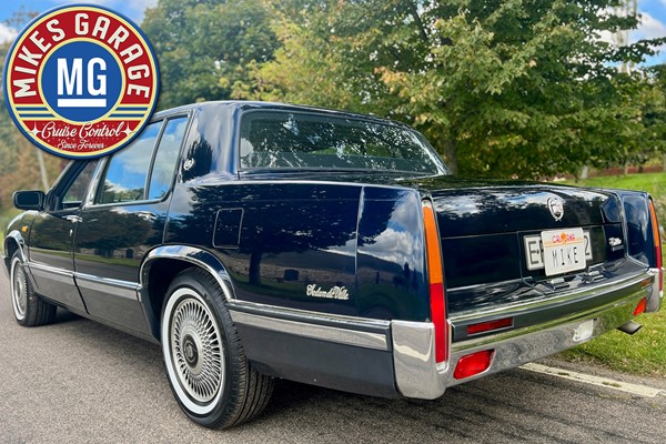 CADILLAC SEDAN DEVILLE ★ RIKTIGT FIN SVENSKSÅLD LÅGMILAD PÄRLA!