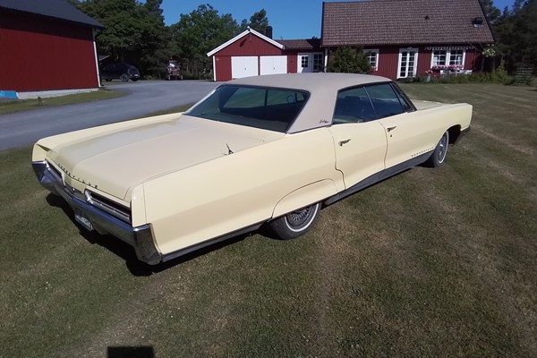 Pontiac Bonneville Brougham