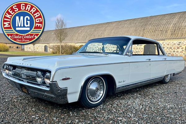 OLDSMOBILE 98 LUXURY SEDAN 4D HT ★ UNDERBAR LÅGMILAD LYXPRÅM I FINT ORIGINALSKICK!