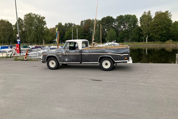 Dodge D150