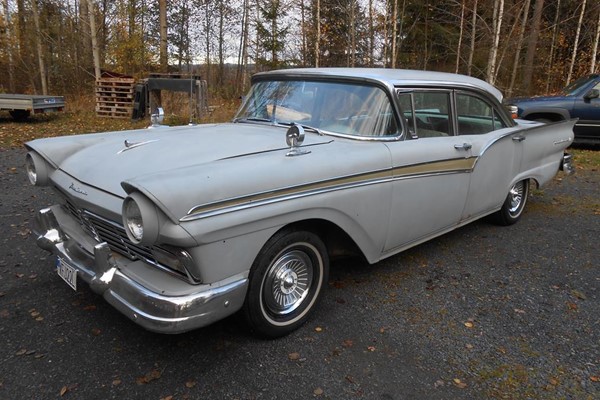 Ford Fairlane 500