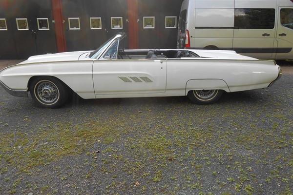 Ford Thunderbird Cab