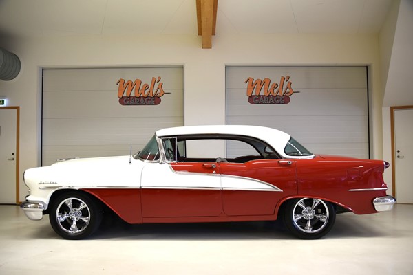 Oldsmobile 88 Holiday 4-dr HT
