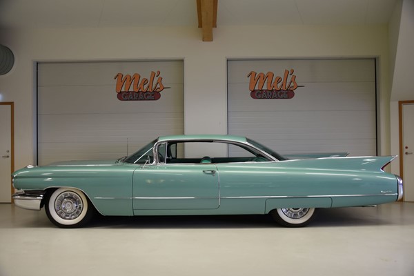Cadillac Coupe Deville