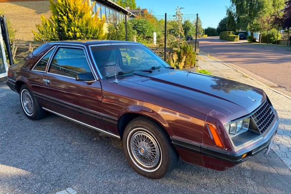 Ford Mustang GHIA Fox Body