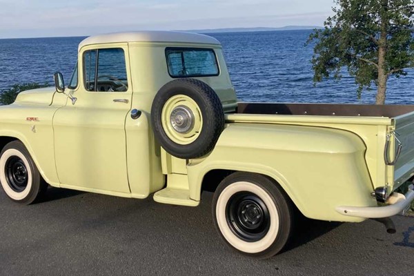 Chevrolet GMC 100 Shortbed Stepside Pickup