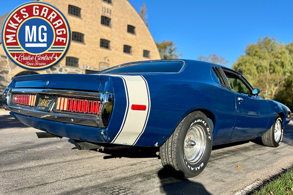 DODGE CHARGER ★ BALL BUSBIL MED 350 HÄSTARS 383 BIG BLOCK!