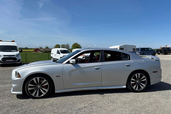 Dodge Charger SRT8 - 6,4 Hemi