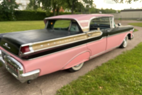 Mercury Turnpike cruiser